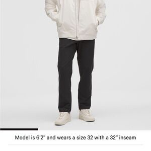 lululemon athletica Men's Chinos in Black